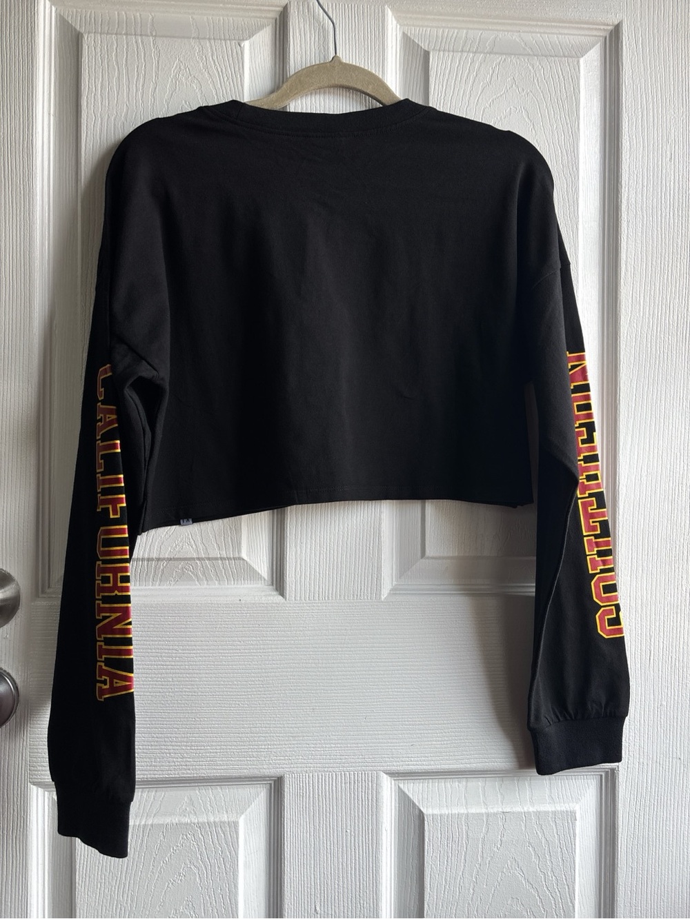 NWT- HYPE AND VICE  | USC black cropped top long sleeve - Medium 🧋🕶️ 👟